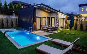 Vital Home Sapanca Isitmali Havuzlu Villa&Bungalov